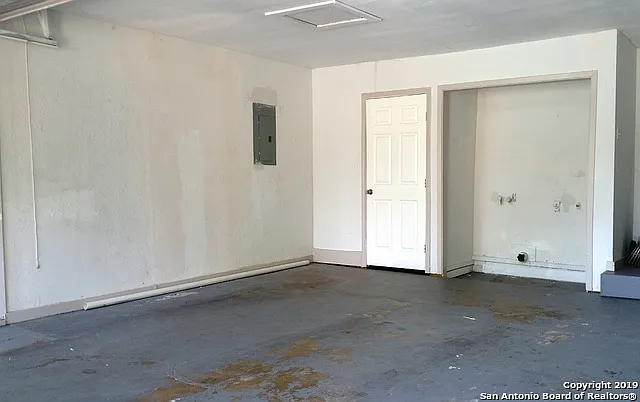 8818 Slumber Ln — Photo 23
