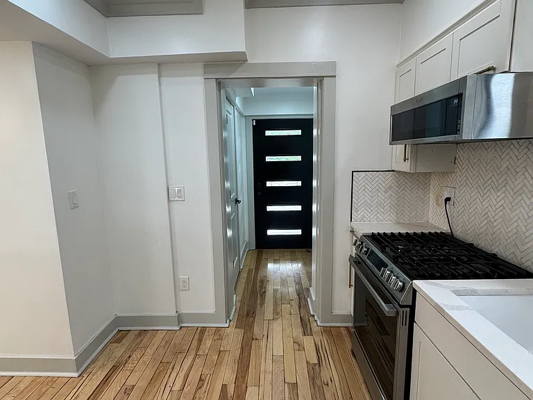 Fully furnished kitchen!