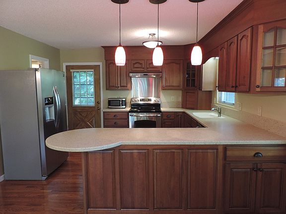 4th image of 404 Wintergreen Dr