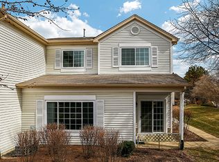 102 Creston Cir, Aurora, IL 60504