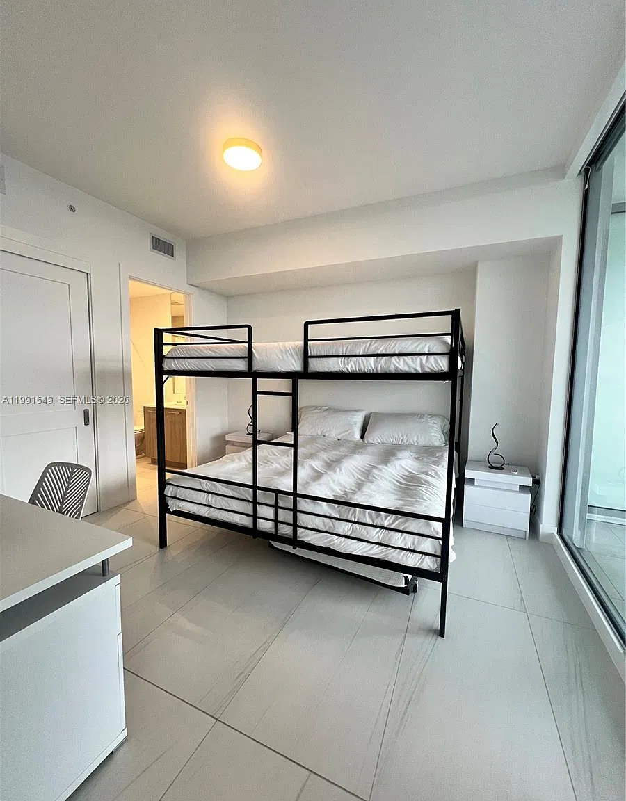 2 bed, 1372 sqft, $9,995 — Photo 1