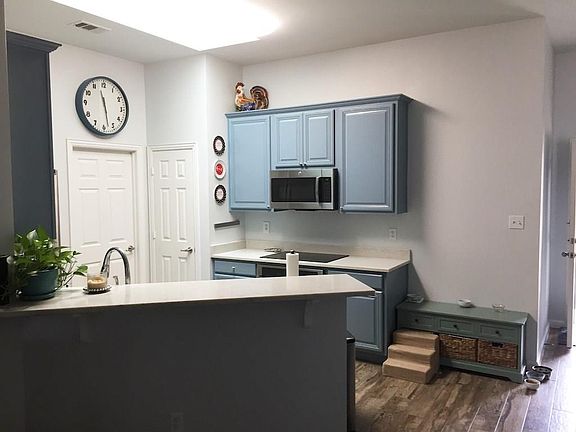2nd image of 1514 Poinsettia Blvd