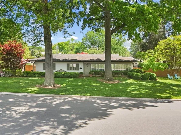 802 S Mountain View Cir, Johnson City, TN 37601