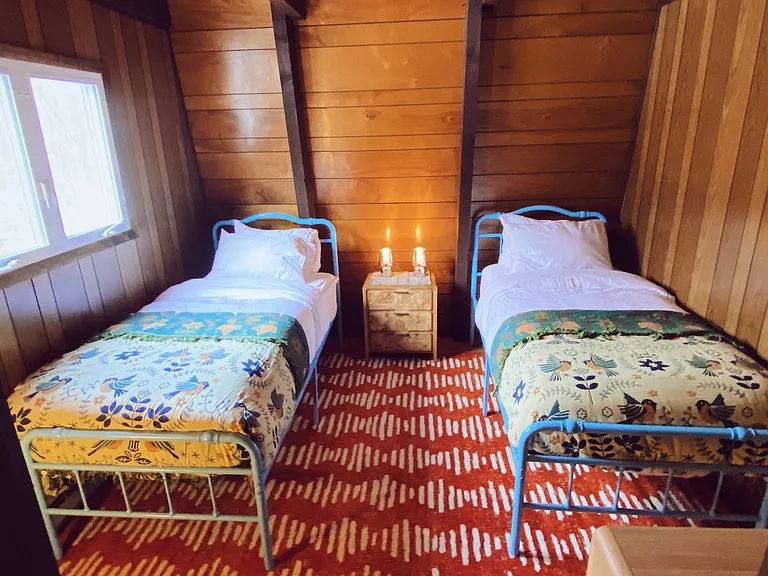 Bedroom 3 with 2 Twin XL beds, premium Leesa hybrid mattresses