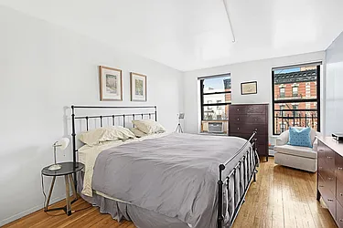 Rented by R New York