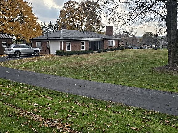 3rd image of 854 N Washington Rd