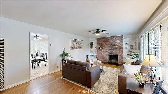 439 Stanford Dr — Photo 3