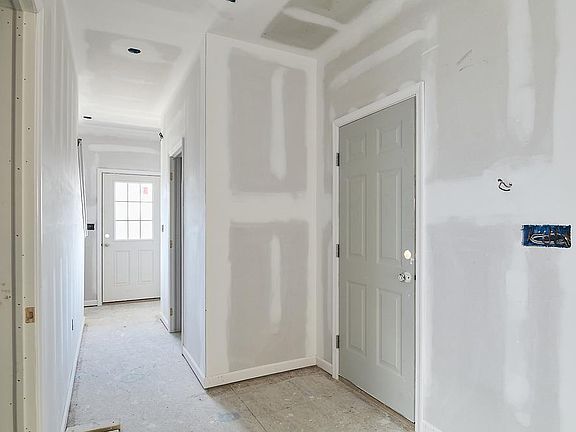 SS-42B-2 Foyer
