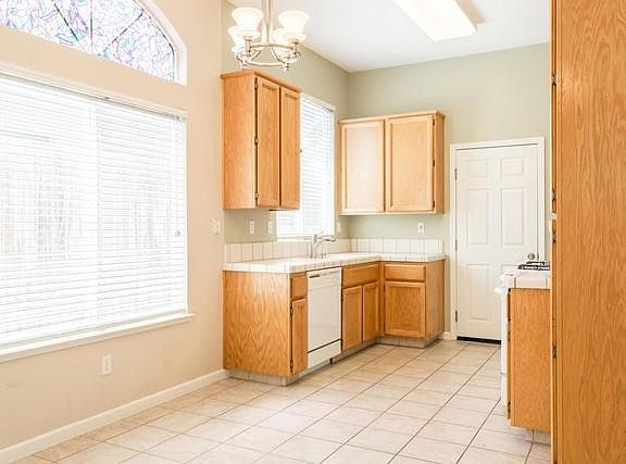 5th image of 3292 Pepperridge Dr