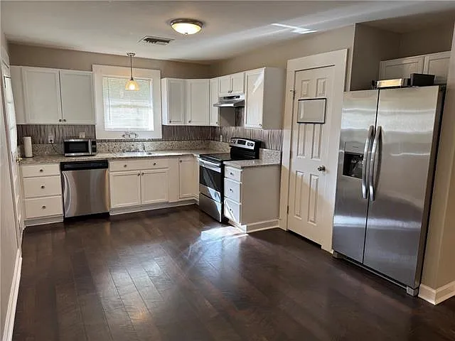 1308 Hudson St — Photo 2