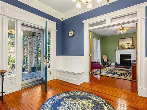 4th image of 222 Creswell Ave E