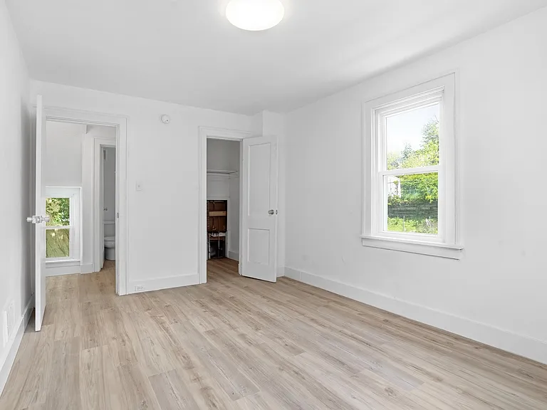 7806 Saint Lawrence Ave — Photo 12