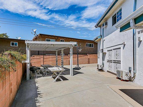 2nd image of 2656 Fairway Ave APT 2