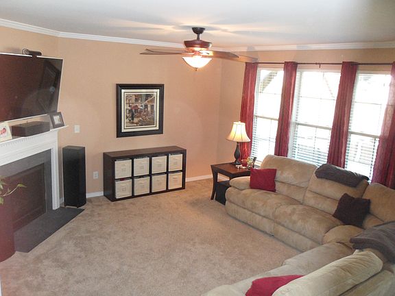 Family room - alternate view