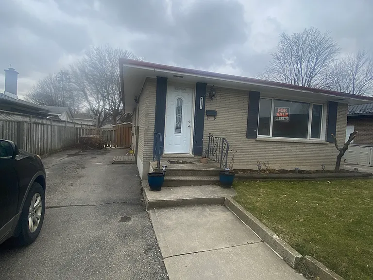 2007 Royal Cres — Photo 8