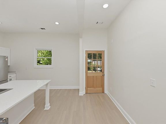 4th image of 1480 Belmont Ave SW