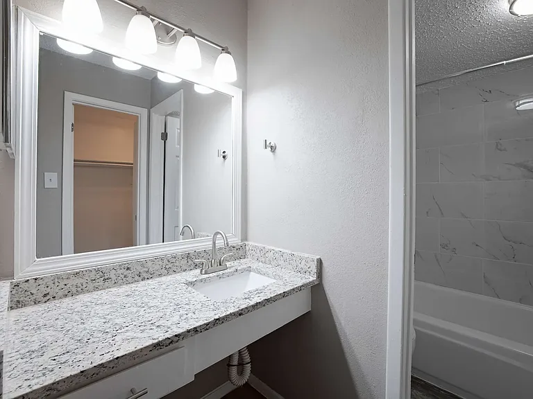 Maxton West Apartment Homes — Photo 80