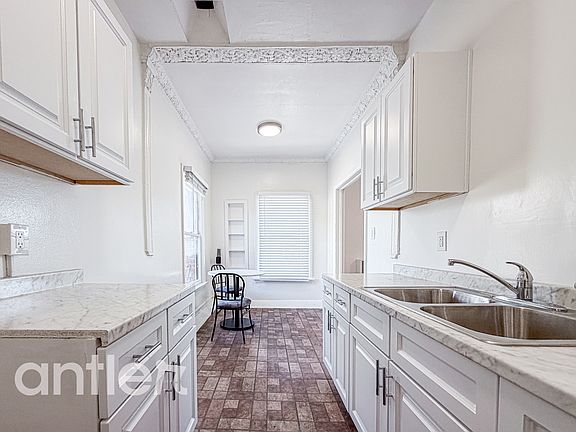 3rd image of 725 S Mariposa Ave #S209
