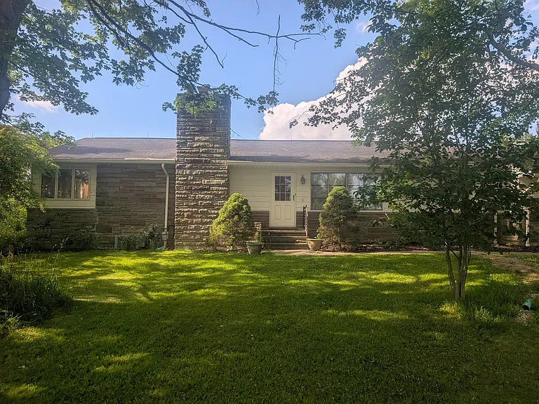 225 E Mennonite Rd — Photo 5
