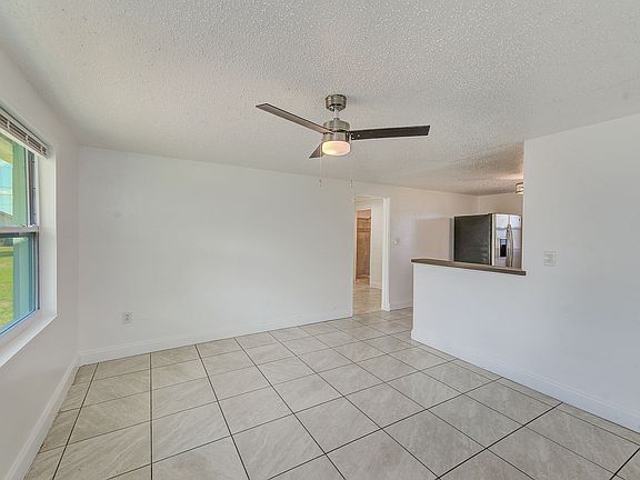 Easy to clean tile floors throughout.