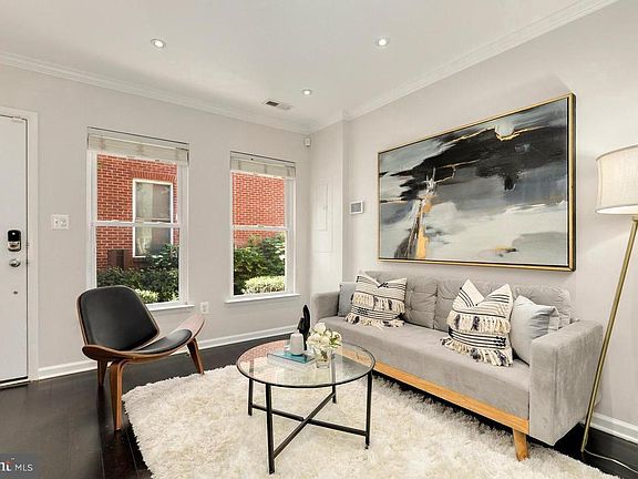 5th image of 924 4th St SE