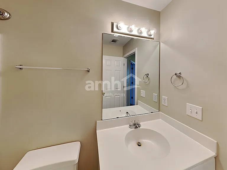 401 Lochmere Ct — Photo 17