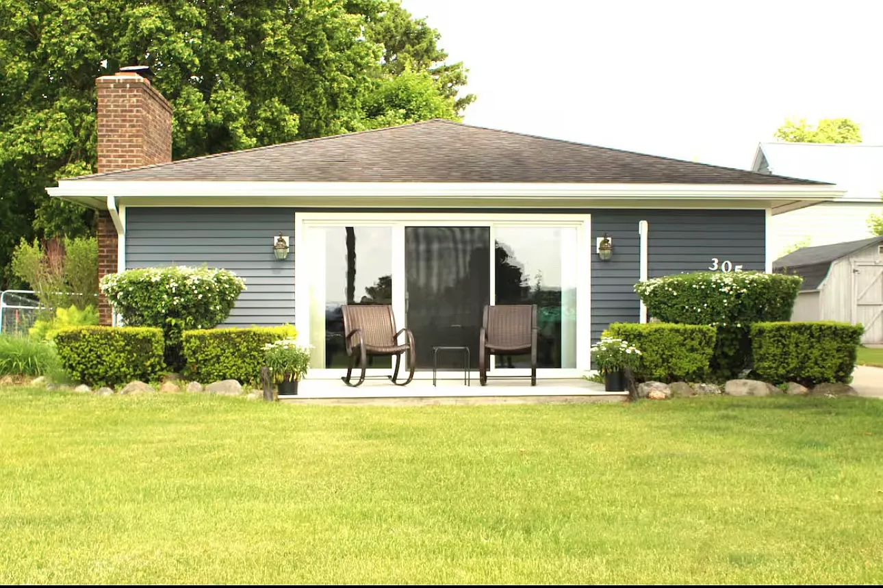 305 Front St — Photo 1