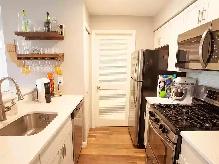 407 Carhart Ct #407 — Photo 4