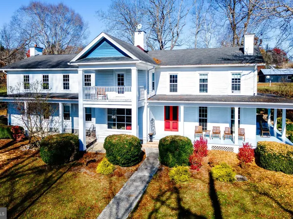 352 Hemlock Ave, Alderson, WV 24910