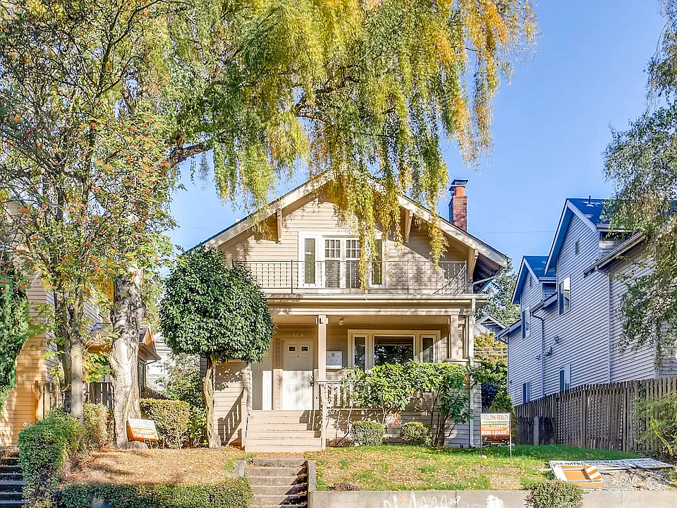 UW 5214 / 5214.5 /5216 15th AVE NE #A - 5214 1/2