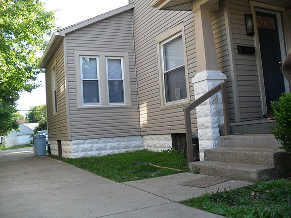 driveway and front of house 