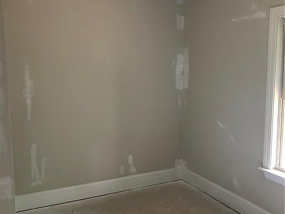 5th image of 309 Augusta Rd
