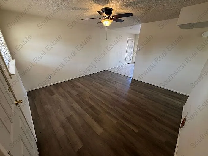 3 bed, 1.0 bath, 936 sqft, $1,050 — Photo 2