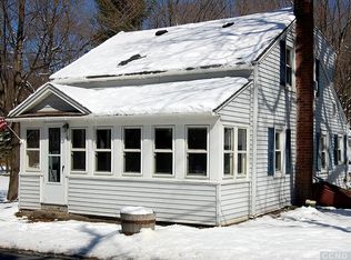 16 White Mills Rd, Chatham, NY 12037