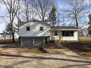 21 S Henson Rd, Villa Grove, IL 61956