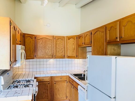 4th image of 325 E 17th Pl APT F