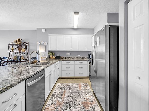5th image of 520 Santa Rosa Blvd APT 113