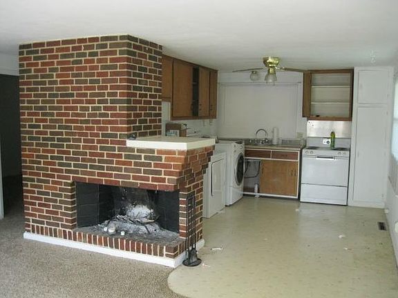 4th image of 4454 Far Hills Ave