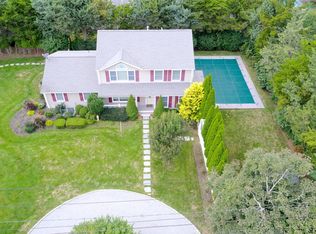 31 Tanners Neck Ln, Westhampton, NY 11977