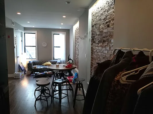 Rented by Uptown Flats LLC | media 23