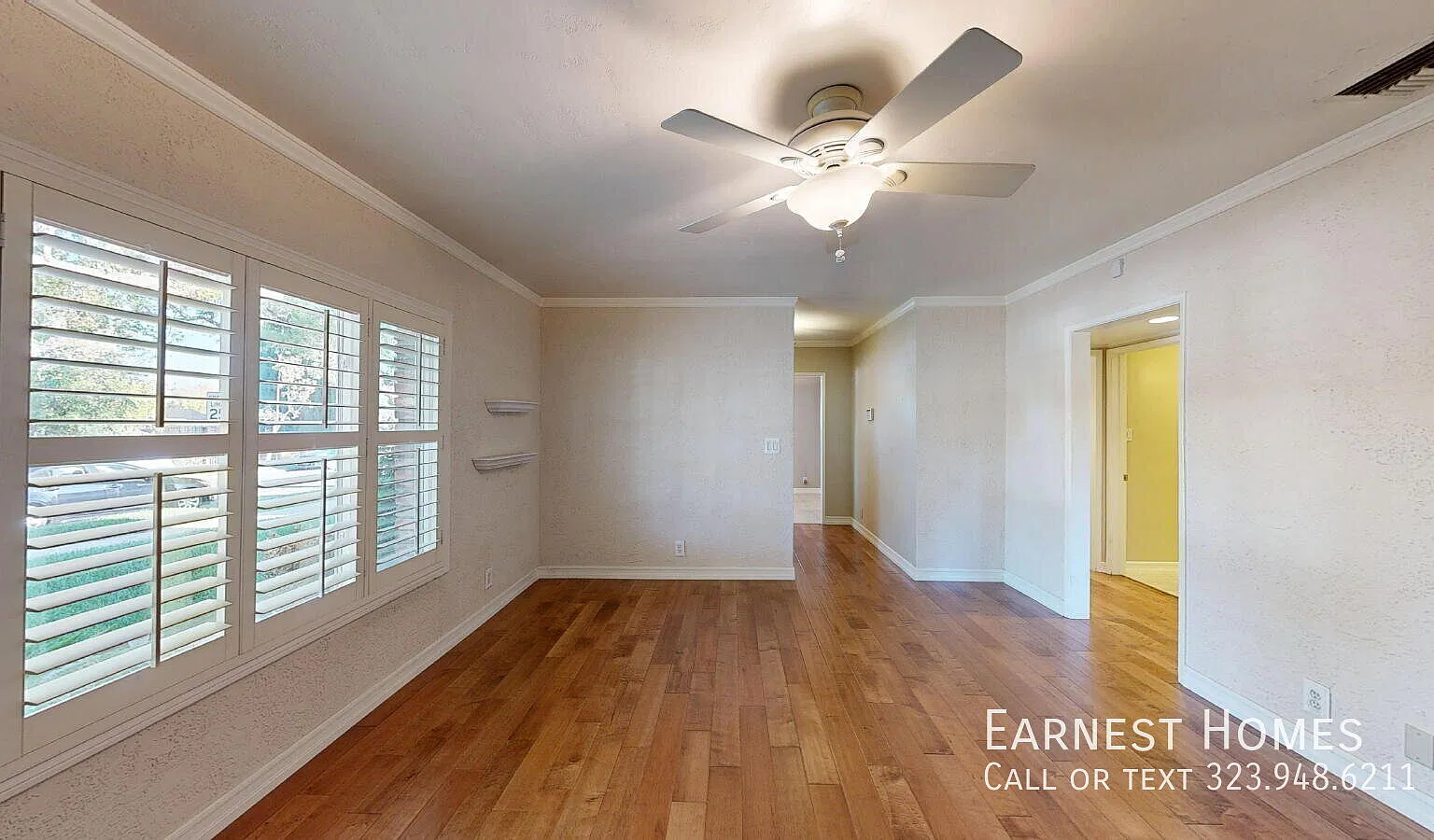 Charming 1939 Brick 3-Bedroom Home in Burbank with Gazebo, Landscaped Yard & Gated Driveway — Photo 3