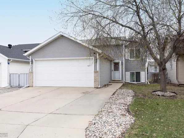 746 49th St S, Fargo, ND 58103