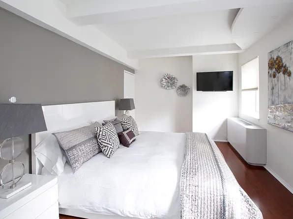 150 West 51st Street image 12 of 13