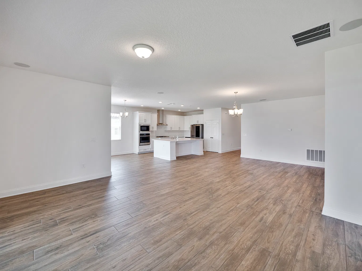 4 bed, 2429 sqft, $5,000 — Photo 4