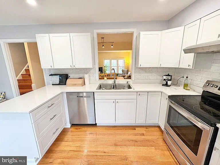9710 Lakepointe Dr — Photo 18