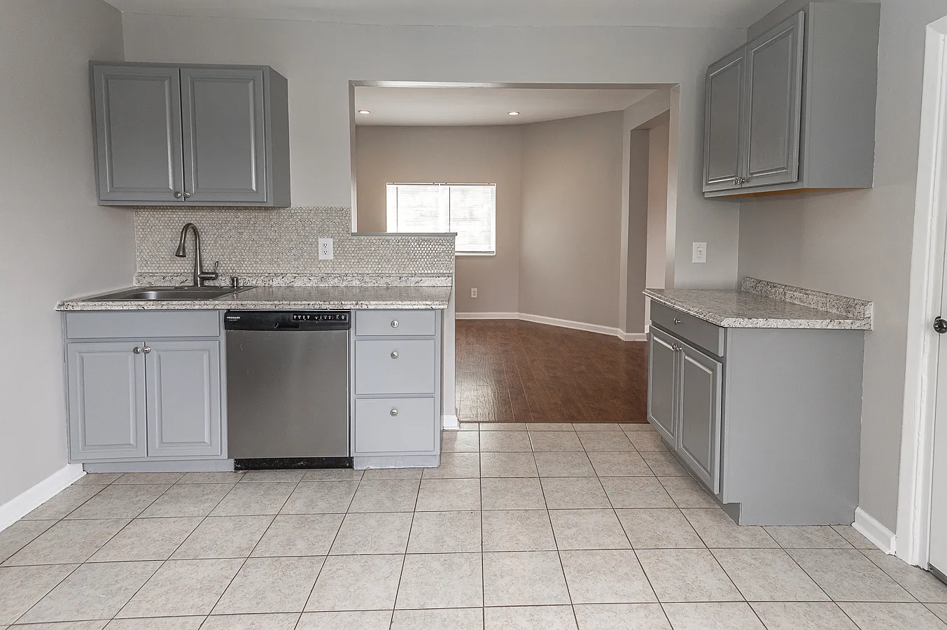 5 bed, 2800 sqft, $2,250 — Photo 2