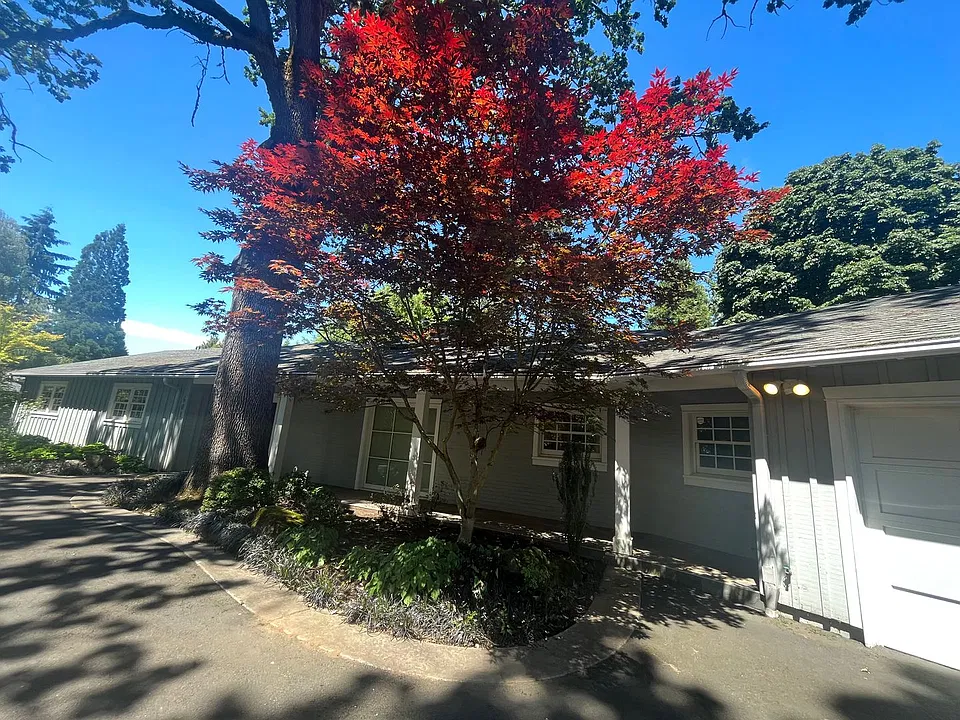 601 Rhododendron Dr