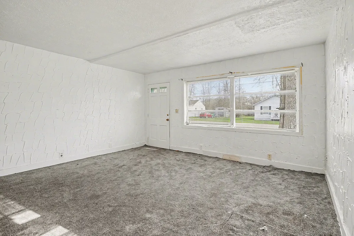 Building Photo - 2799 Longview Ave