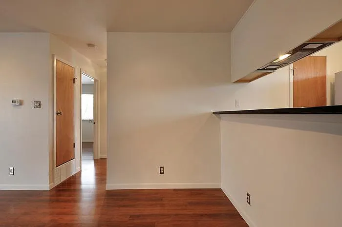 1909 Leona St #202 — Photo 3