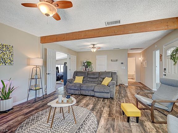 5th image of 657 Blackmore Dr